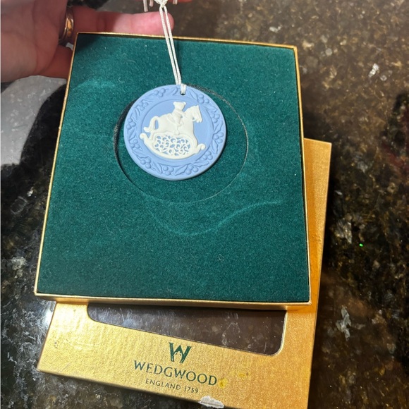 1995 Vintage Wedgwood Jasperware Rocking Horse Ornament - Picture 4 of 5
